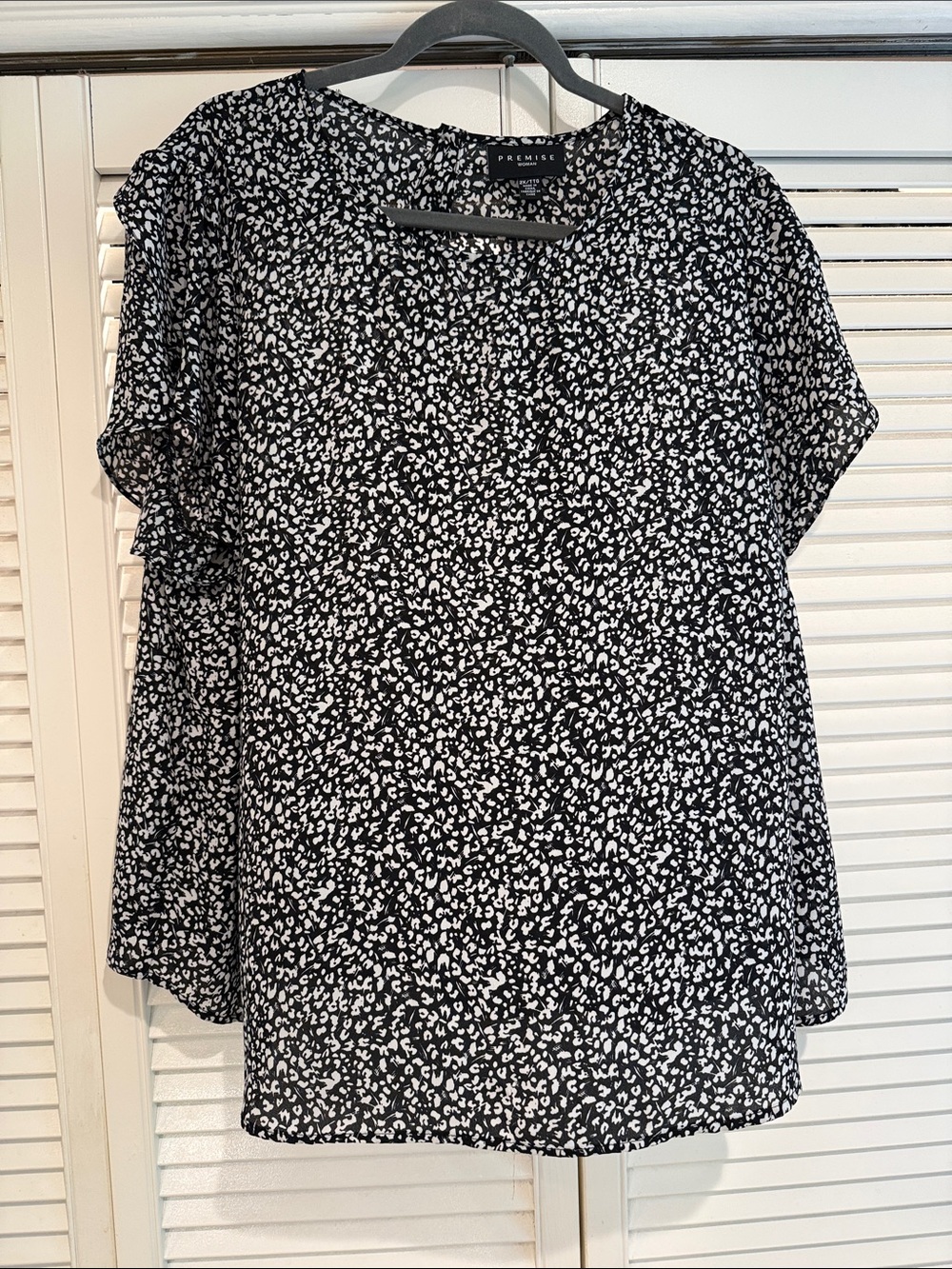 Premise Black and White V-Neck Printed Short Sleeve Blouse